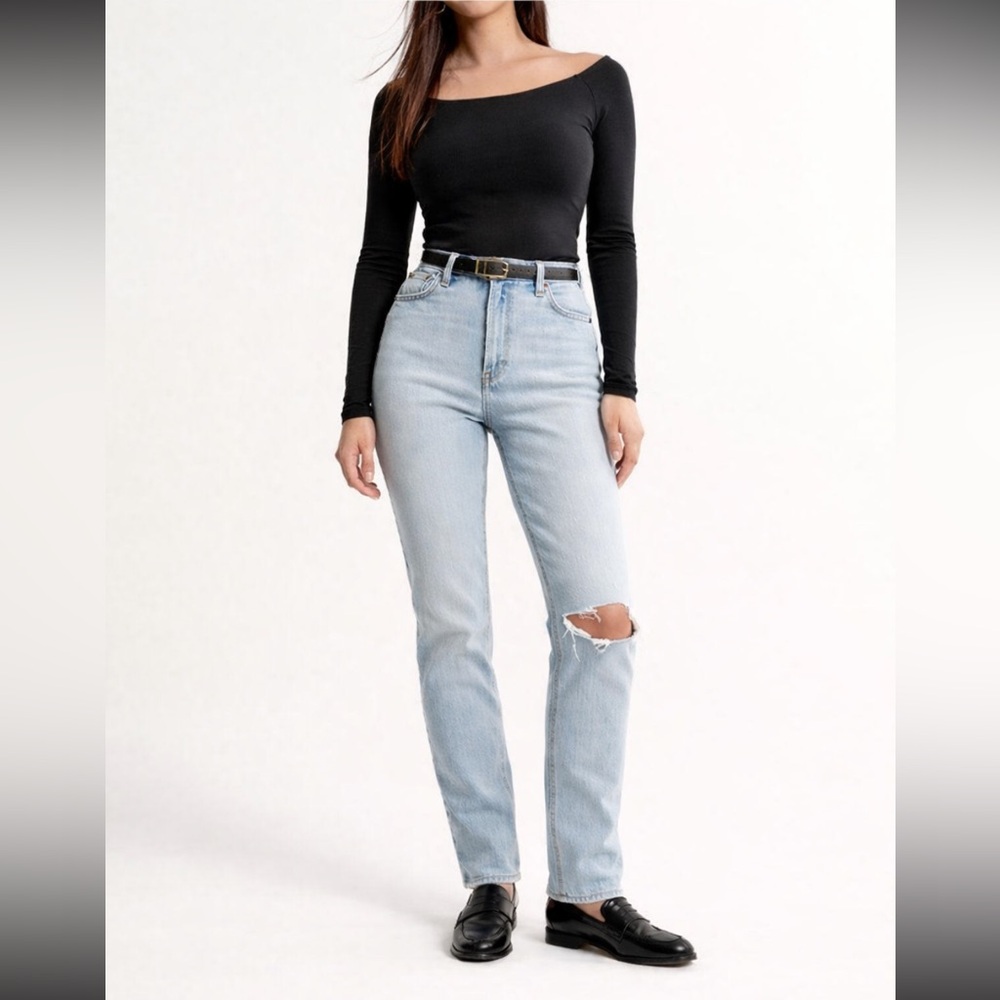 Abercrombie & Fitch The 90’s Straight Ultra High Rise Jean
